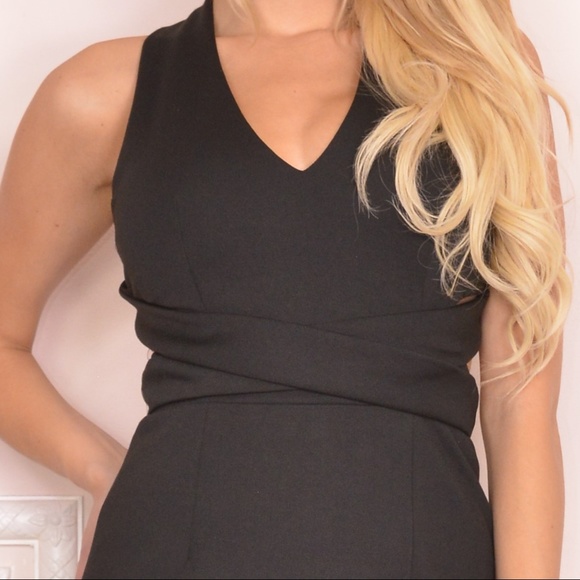 Sexy Snob Dresses & Skirts - NEW sexy little black dress with slit